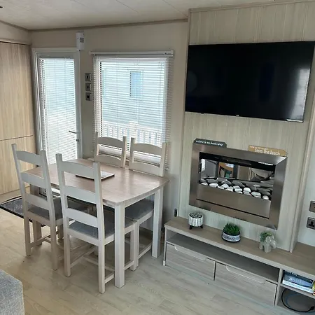 Beachcomber, A Modern Caravan With Ch And Dg, Smart Tv In Every Room And Private Broadband Rhyl Exterior photo