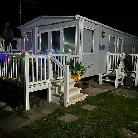Beachcomber, A Modern Caravan With Ch And Dg, Smart Tv In Every Room And Private Broadband Rhyl Exterior photo