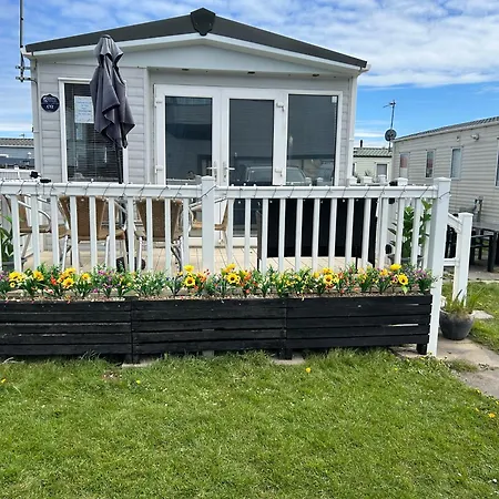 Beachcomber, A Modern Caravan With Ch And Dg, Smart Tv In Every Room And Private Broadband Rhyl Exterior photo