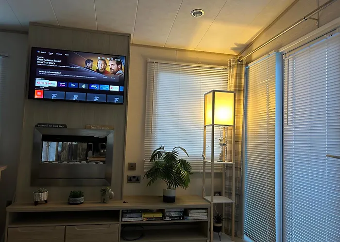Beachcomber, A Modern Caravan With Ch And Dg, Smart Tv In Every Room And Private Broadband