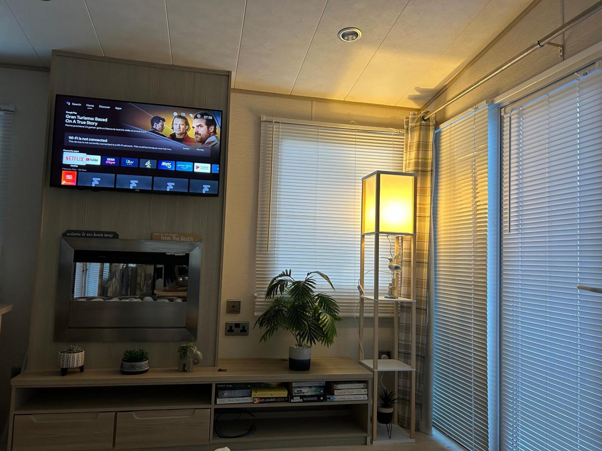 Beachcomber, A Modern Caravan With Ch And Dg, Smart Tv In Every And Private Broadband
