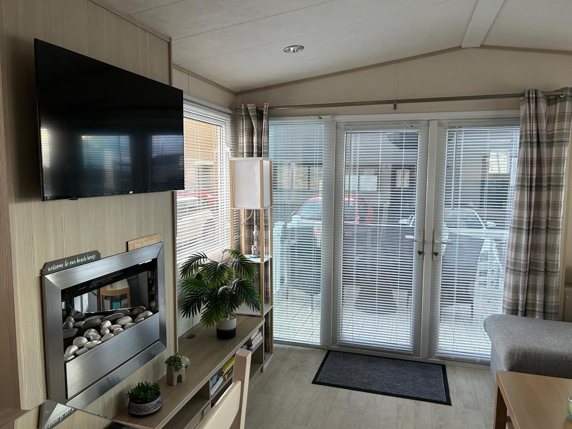 Apartment Beachcomber, A Modern Caravan With Ch And Dg, Smart Tv In Every And Private Broadband *