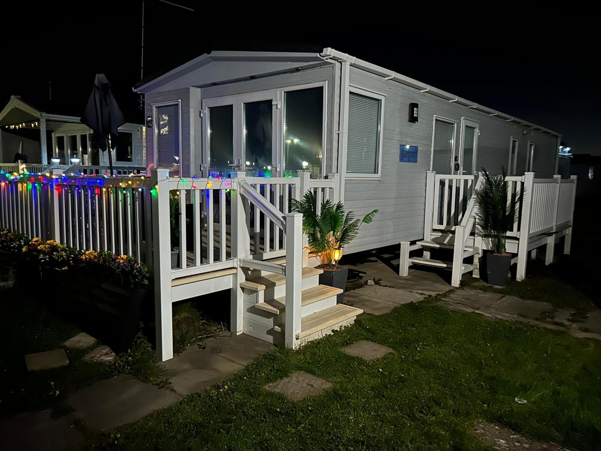 Apartment Beachcomber, A Modern Caravan With Ch And Dg, Smart Tv In Every And Private Broadband
