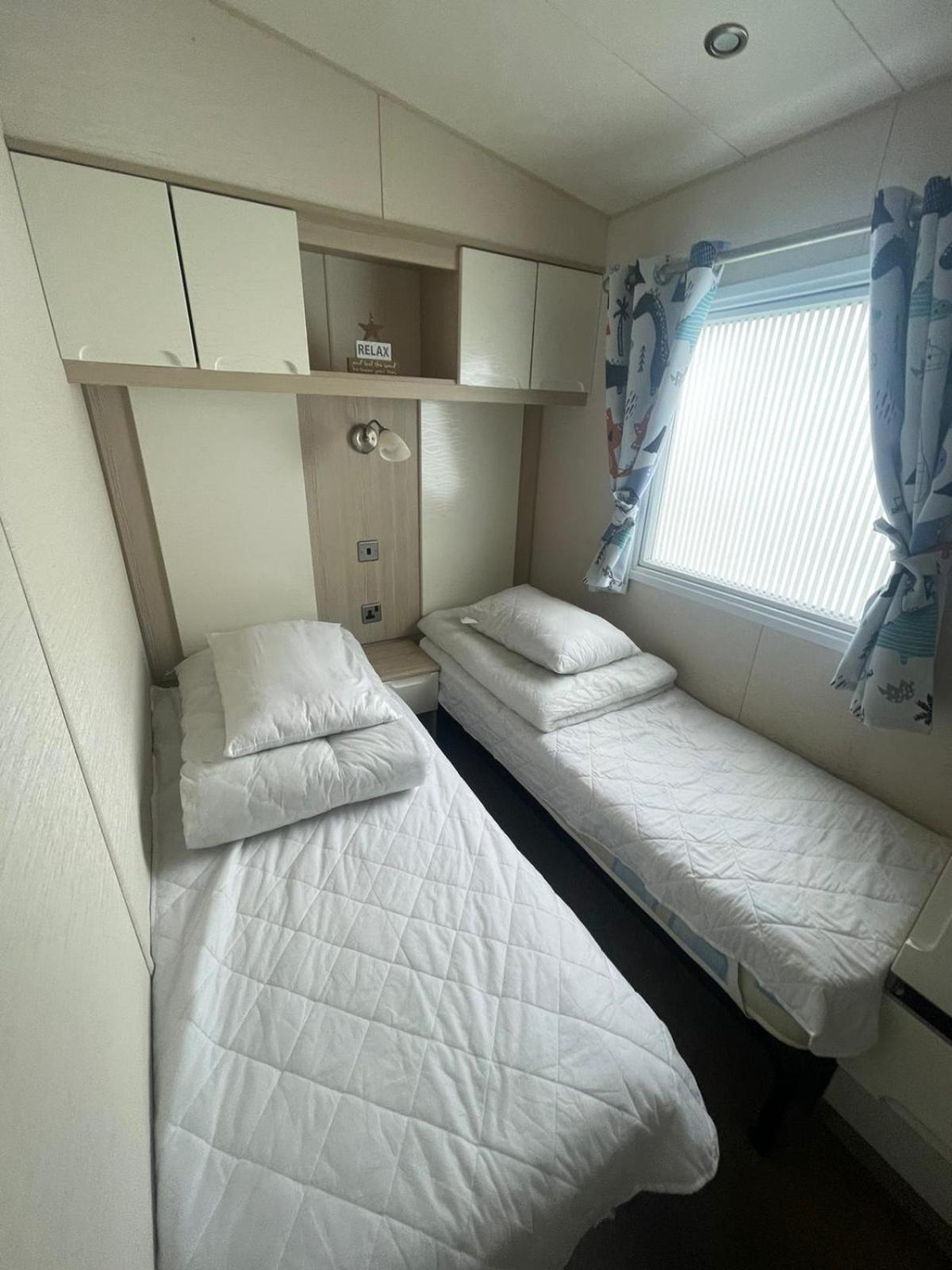 Beachcomber, A Modern Caravan With Ch And Dg, Smart Tv In Every And Private Broadband Apartment