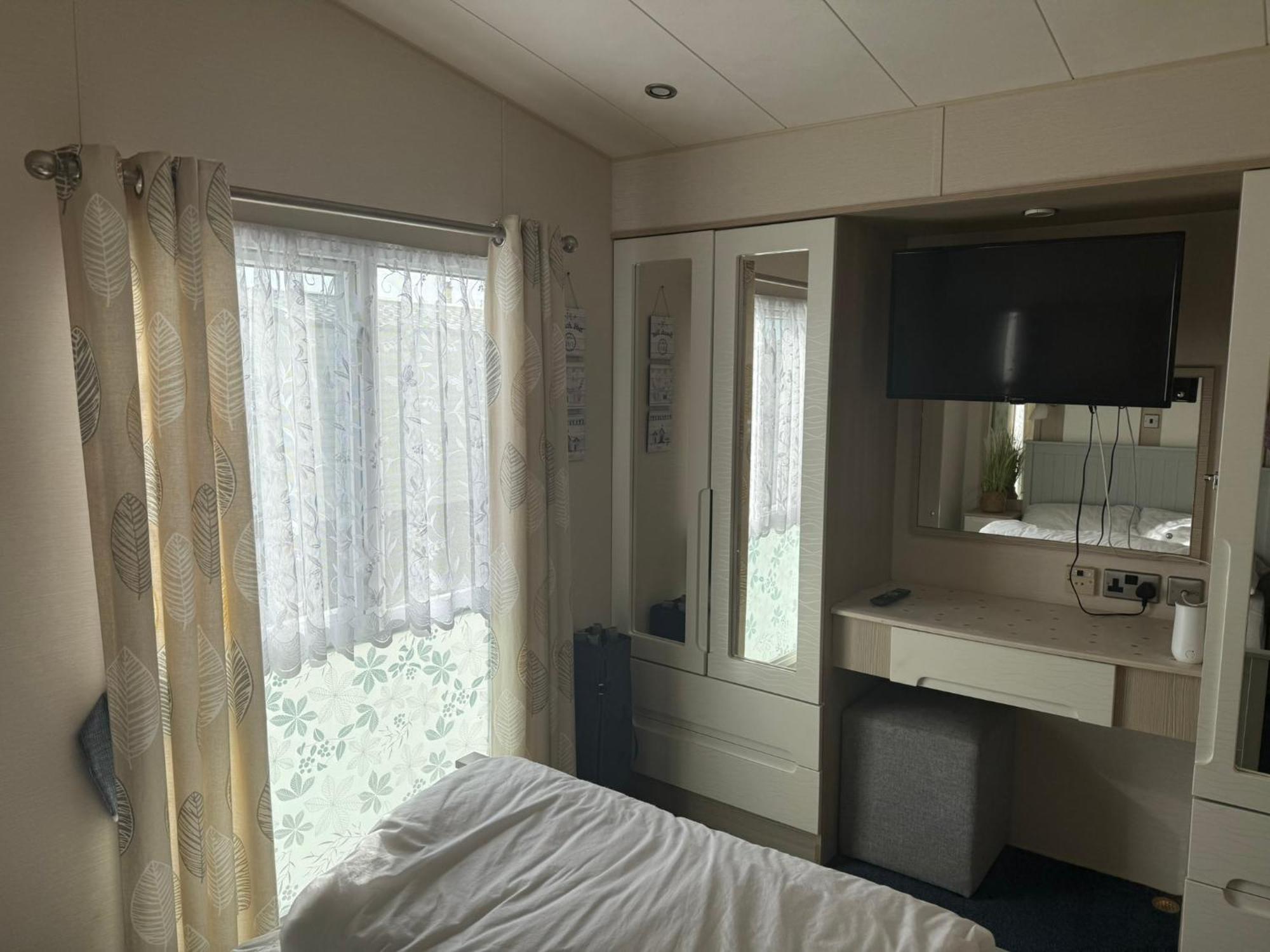 Beachcomber, A Modern Caravan With Ch And Dg, Smart Tv In Every And Private Broadband * Rhyl