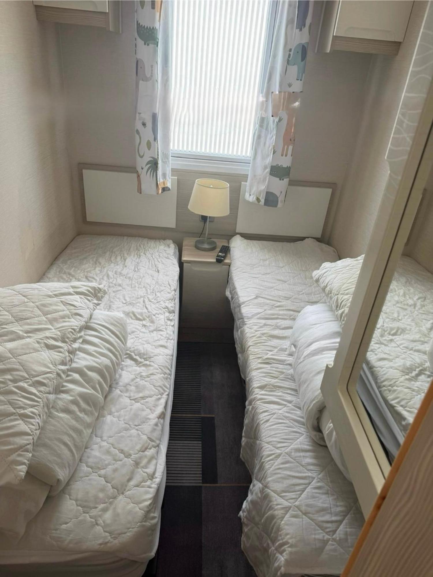 Apartment Beachcomber, A Modern Caravan With Ch And Dg, Smart Tv In Every And Private Broadband